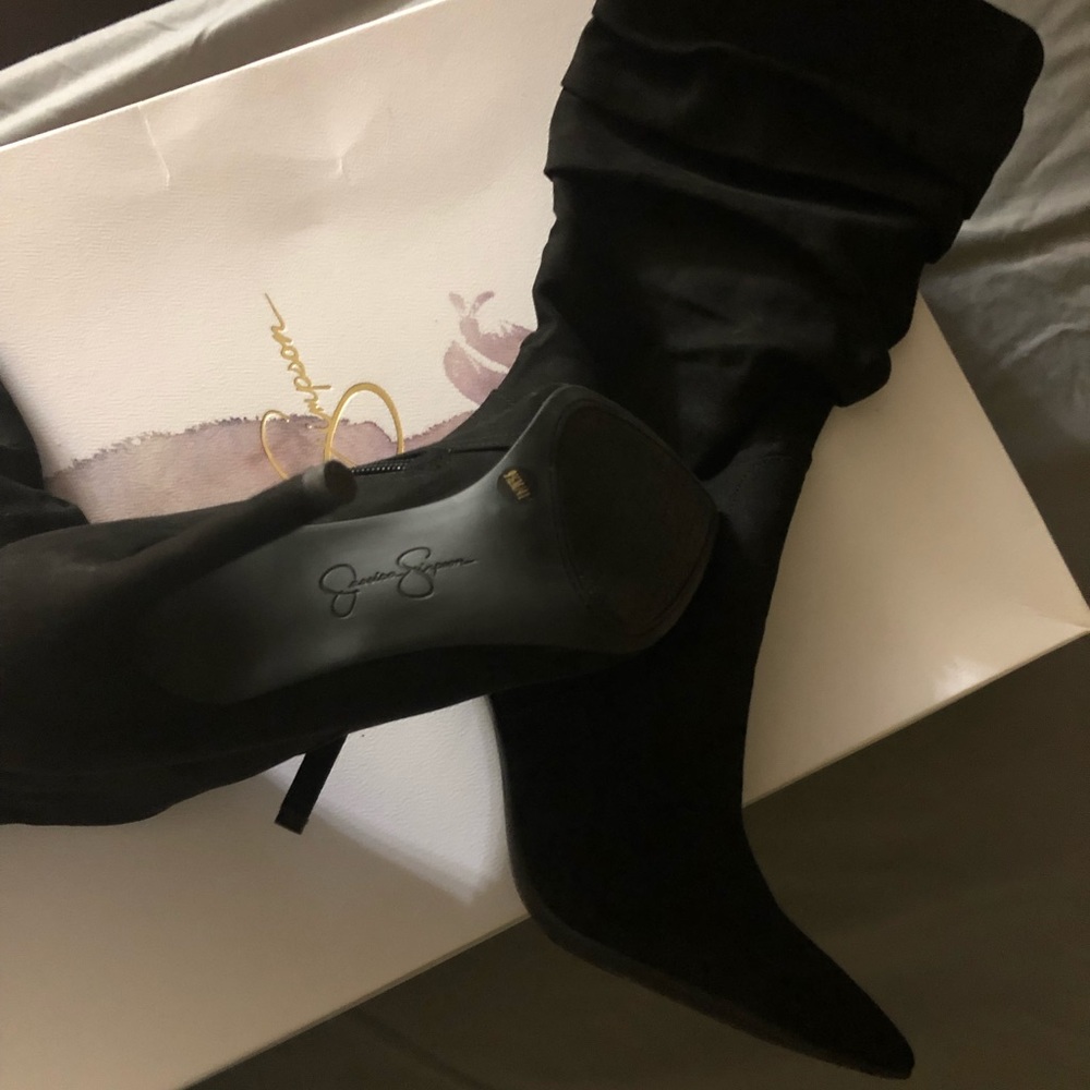 Jessica Simpson heel booth